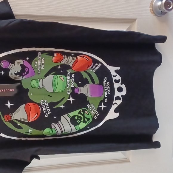 DOLLSKILL 2x TRICKZ N TREATZ BLACK SHORT-SLEEVED guide to potions - Picture 12 of 13